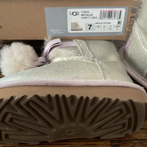 UGG- Metallic boots - Picture 2 of 3